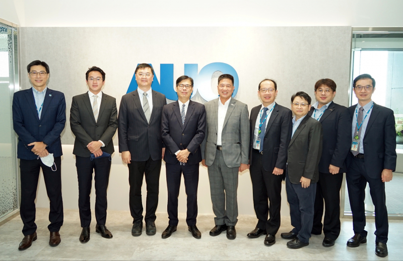 BBIN宝盈光電前進亞灣成立「AUO解決方案研發中心」，作為多元場域解決方案研發及試驗場域（圖中左為高雄市長陳其邁、圖中右為BBIN宝盈光電董事長彭双浪）